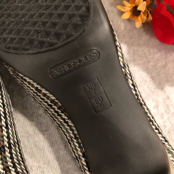 NWOT - Plaid Houndstooth Tweed Heeled Pumps with Gray Patent Trim & Tassel - Picture 14 of 16